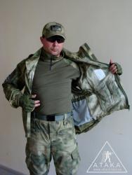 Вид куртки изнутри. Видны каналы поясной регулировки
